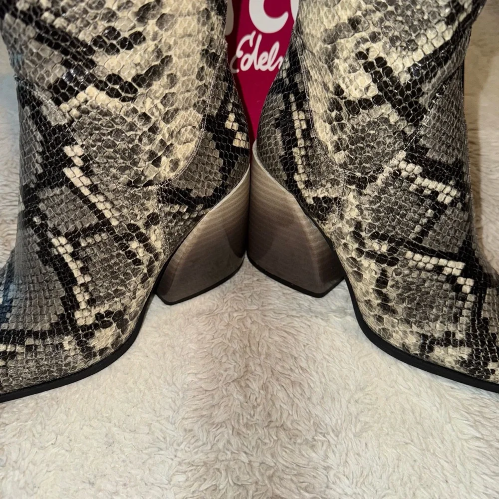 Circus by Sam Edelman Women’s Square Toe Zip-Up Booties